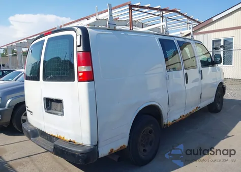 2011 Chevrolet Express 2500 Work Van z USA, uszkodzony, nr VIN 1GCWGFCA0B1170255
